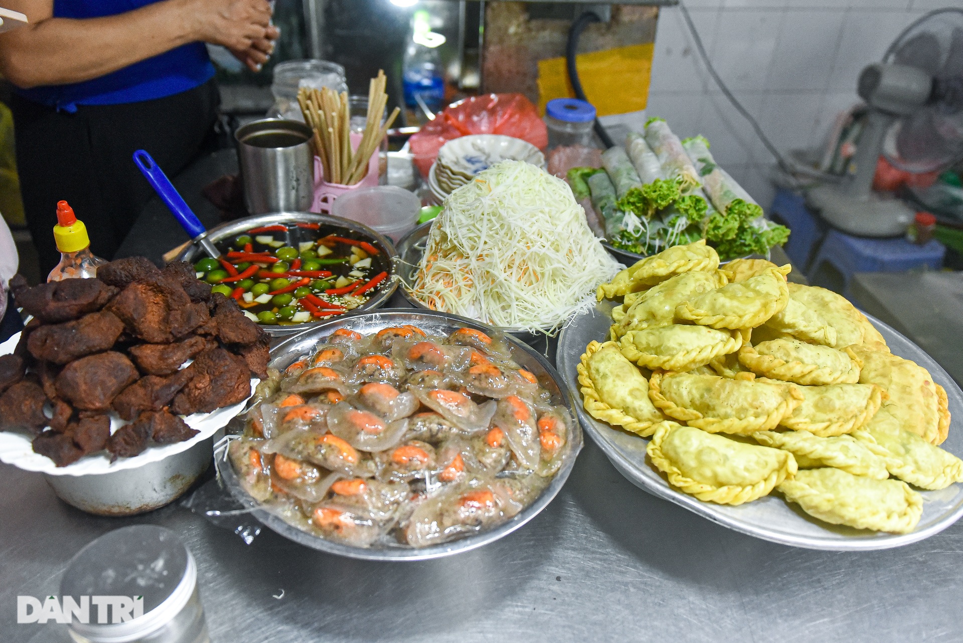 Lạc vào ngõ ẩm thực giữa lòng phố cổ, chỉ 100.000 đồng đã no căng bụng - 10 Lạc vào ngõ ẩm thực giữa lòng phố cổ, chỉ 100.000 đồng đã no căng bụng - 10