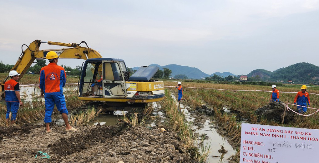 EVNNPT thi công đường dây 500 kV Nam Định I - Thanh Hóa - 1 EVNNPT thi công đường dây 500 kV Nam Định I - Thanh Hóa - 1
