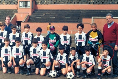 C.Ronaldo đến thăm phòng truyền thống của đội bóng thời thơ ấu