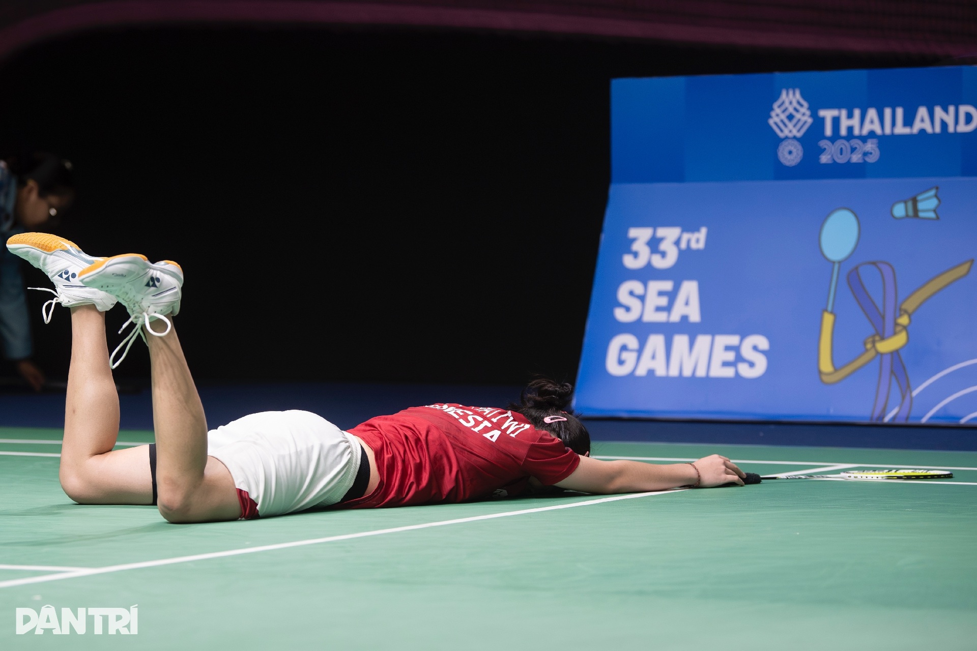 Pertandingan yang mengecewakan bagi pemain bulu tangkis Nguyen Thuy Linh di SEA Games dengan skor 33-12. Trận đấu đáng quên của tay vợt Nguyễn Thùy Linh tại SEA Games 33 - 12