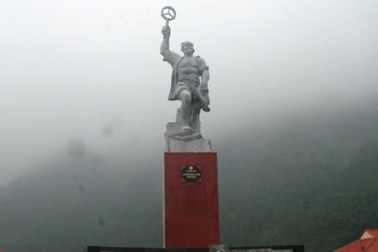 Khánh thành tượng đài “Lão quân Hoằng Trường Anh hùng”