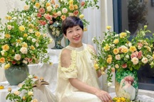 Bà mẹ ở Hà Nội gây "sốt" với những bình hoa 0 đồng