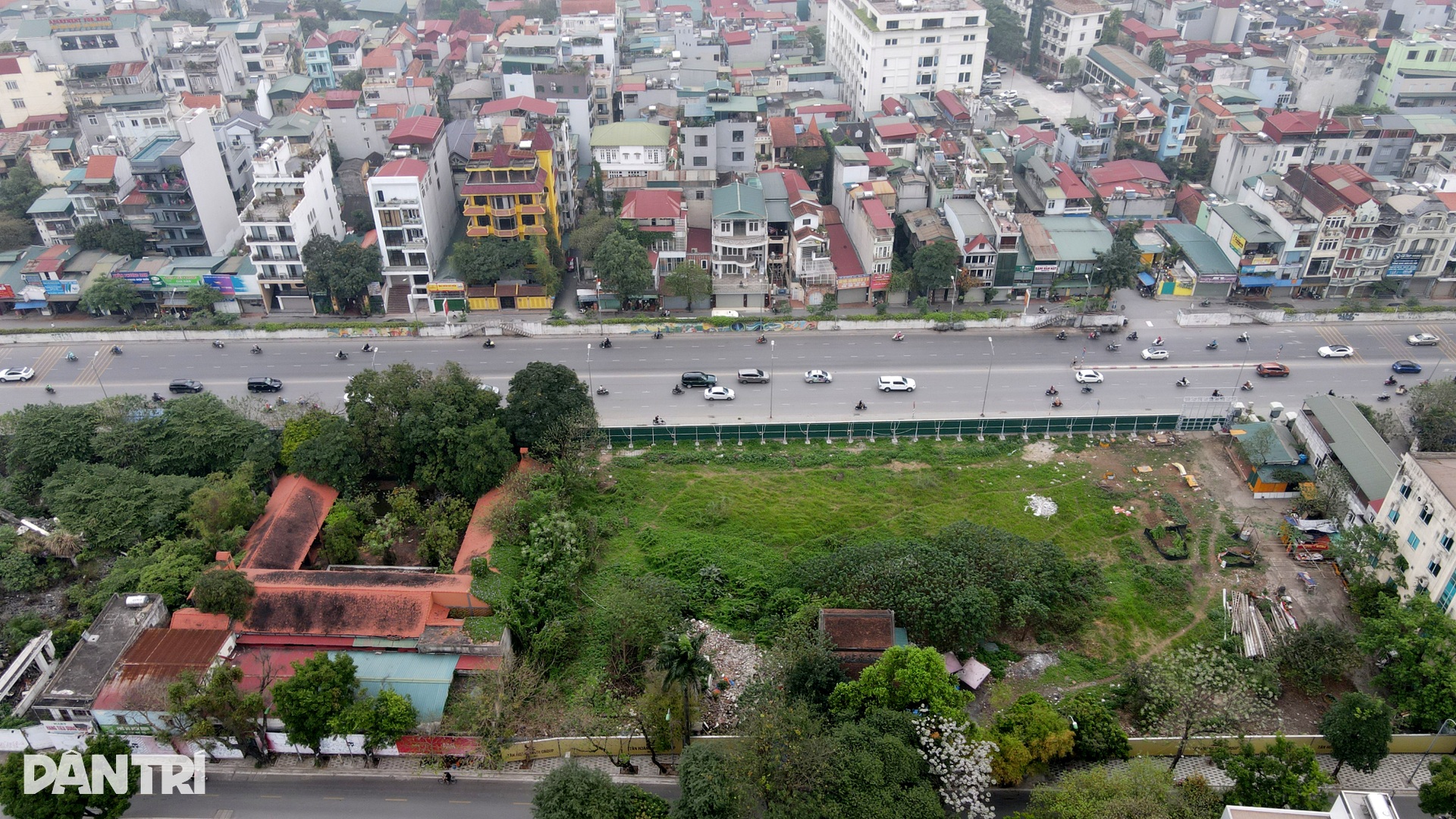 Lô đất vàng còn sót cạnh hồ Tây bất ngờ xuất hiện bảng tên Tân Hoàng Minh - 7 Lô đất vàng còn sót cạnh hồ Tây bất ngờ xuất hiện bảng tên Tân Hoàng Minh - 7