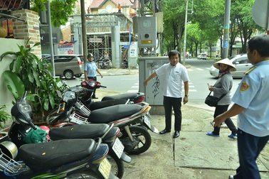 Từ nay ông Đoàn Ngọc Hải muốn dẹp vỉa hè phải xin ý kiến Chủ tịch quận