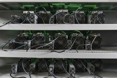 Công ty sản xuất lớn nhất thế giới tạm dừng bán máy đào Bitcoin
