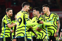 Đại thắng 6-0, Arsenal tiếp tục đua cùng Man City, Liverpool