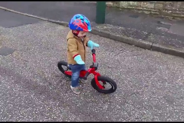 Hài hước trẻ nhỏ xử lý "sự cố" giao thông