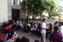 TP.HCM: Hàng trăm nhân viên vây trụ sở công ty để đòi lương