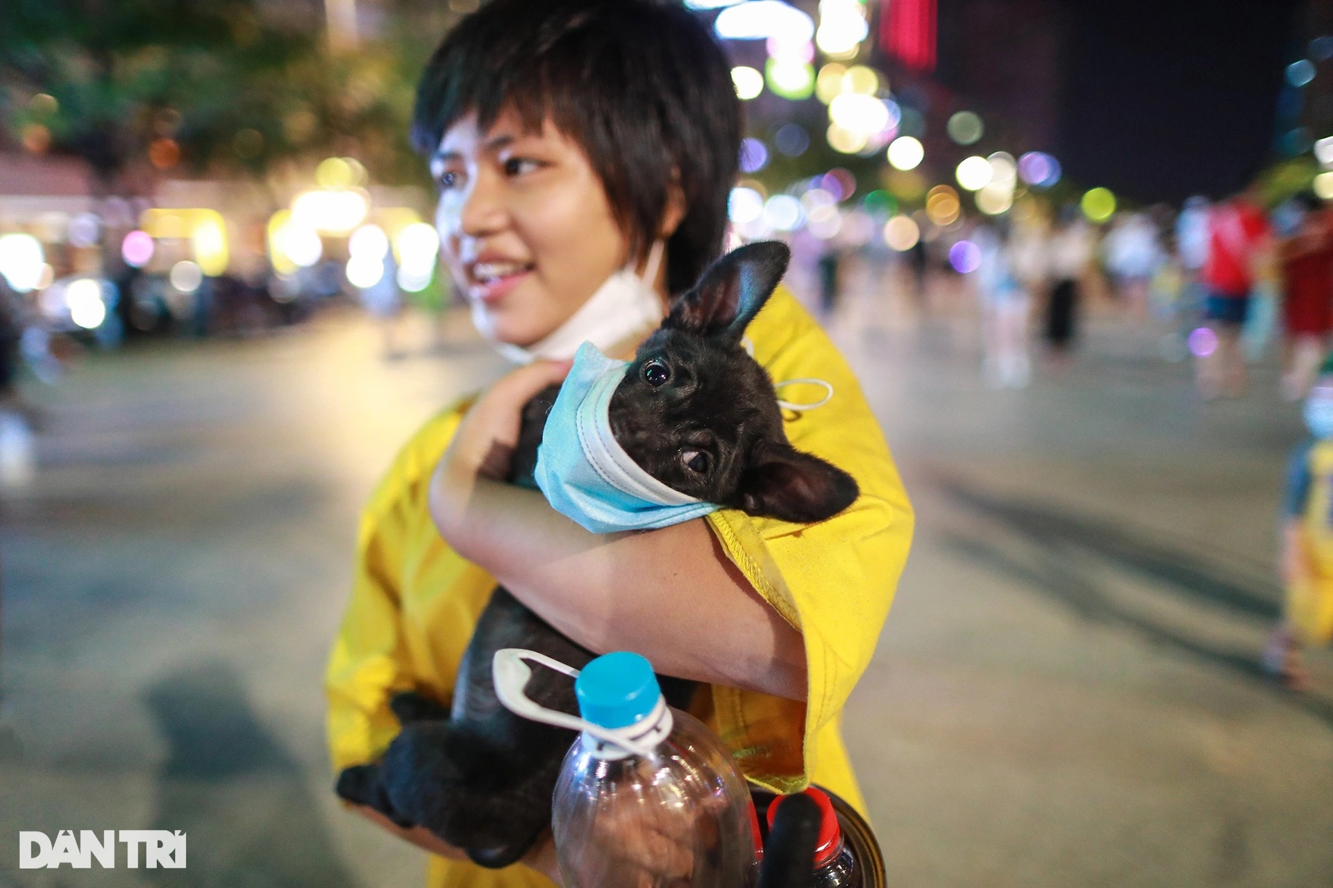 Giới trẻ diện cổ phục triều Nguyễn giữa đêm hóa trang ma quái ở TPHCM - 12 Giới trẻ diện cổ phục triều Nguyễn giữa đêm hóa trang ma quái ở TPHCM - 12