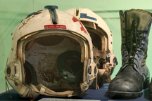 Trưng bày hiện vật của phi công Mỹ lái B-52 bị bắn rơi trên bầu trời Hà Nội