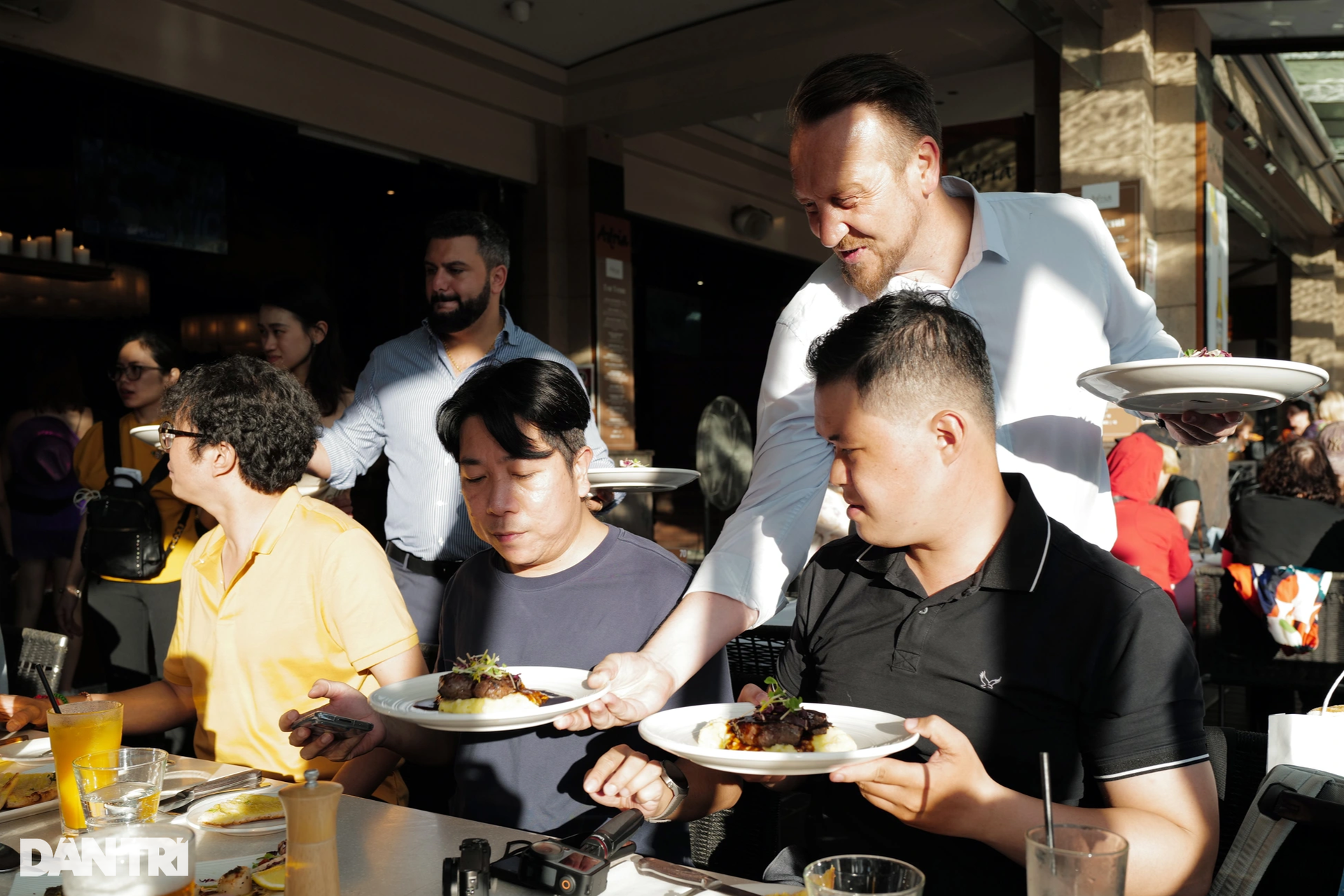 Trải nghiệm đi tàu 5 sao lênh đênh trên biển ngắm thành phố Sydney xinh đẹp - 14 Trải nghiệm đi tàu 5 sao lênh đênh trên biển ngắm thành phố Sydney xinh đẹp - 14