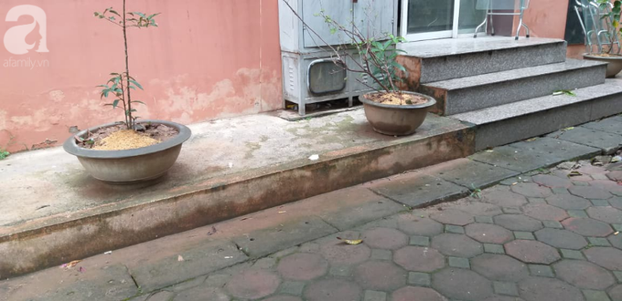Vụ bé trai 3 tuổi bị rơi từ tầng 6 tử vong ở Hà Nội: Mẹ và bà đi chợ, anh nhốt em trong nhà để đi chơi - Ảnh 3. Vụ bé trai 3 tuổi bị rơi từ tầng 6 tử vong ở Hà Nội: Mẹ và bà đi chợ, anh nhốt em trong nhà để đi chơi - Ảnh 3.