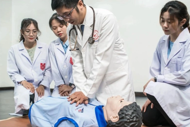 Trường y thi Văn học