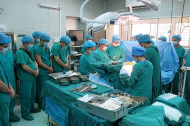 Phút mặc niệm "đặc biệt" trong ca ghép tạng xuyên Việt