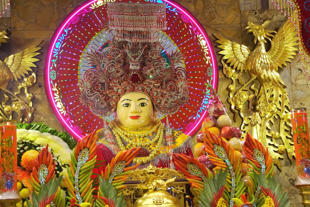Nước tắm tượng Bà Chúa Xứ núi Sam được nấu từ bao nhiêu loài hoa? - 3 Nước tắm tượng Bà Chúa Xứ núi Sam được nấu từ bao nhiêu loài hoa? - 3