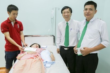 Sản phụ hạ sinh bé trai ngay trên xe taxi