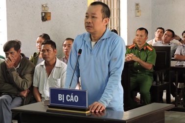 Nguyên Thượng tá công an lừa đảo hơn 24 tỷ đồng khai đã hối lộ 15 tỷ đồng cho cán bộ