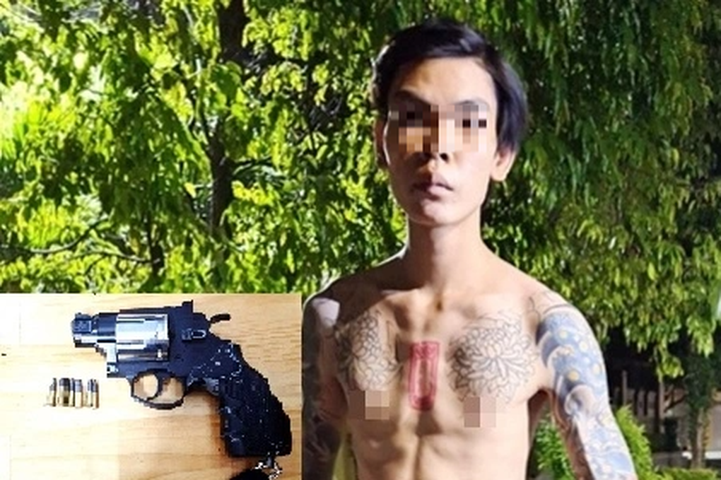 Thanh niên mang súng ngắn cùng 6 viên đạn để phòng thân - 1 Thanh niên mang súng ngắn cùng 6 viên đạn để phòng thân - 1