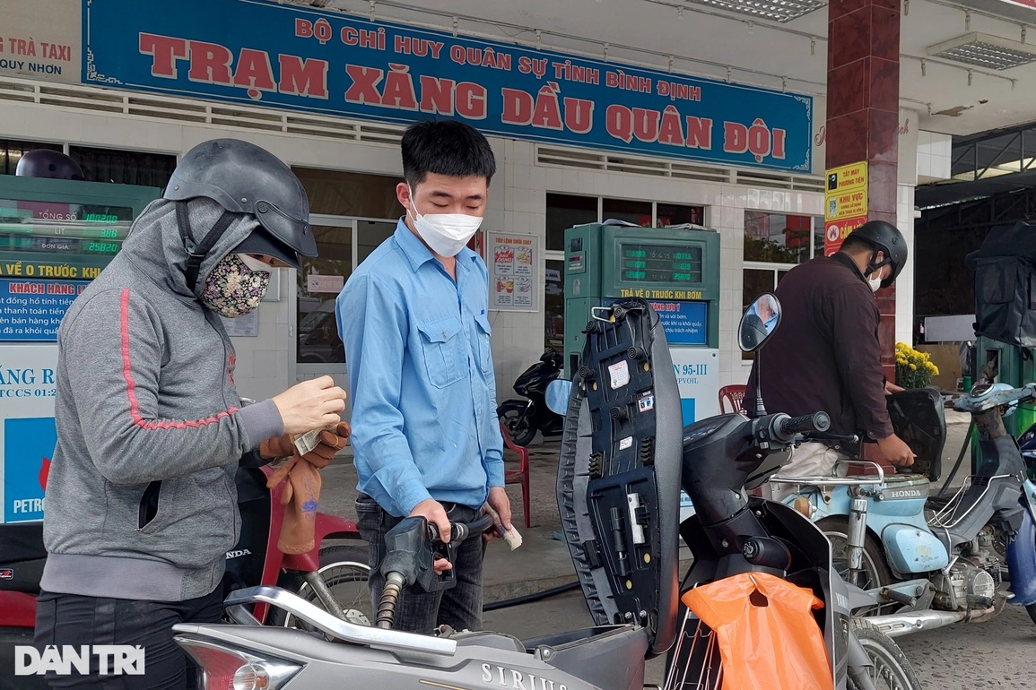 Bình Định lập đoàn kiểm tra đột xuất, xử lý nghiêm cây xăng găm hàng - 2 Bình Định lập đoàn kiểm tra đột xuất, xử lý nghiêm cây xăng găm hàng - 2
