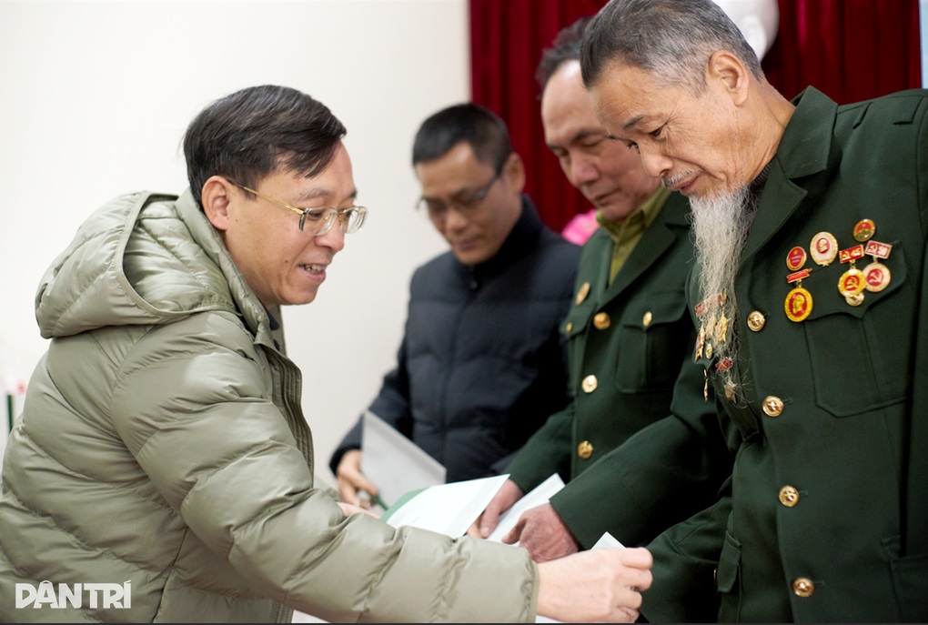 Báo Dân trí thăm, tặng quà Tết tới các gia đình người có công tại Hà Giang - 1 Báo Dân trí thăm, tặng quà Tết tới các gia đình người có công tại Hà Giang - 1