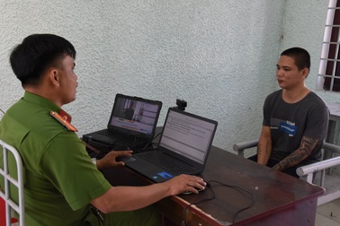 Nam công nhân đâm bạn trai của người yêu cũ trọng thương