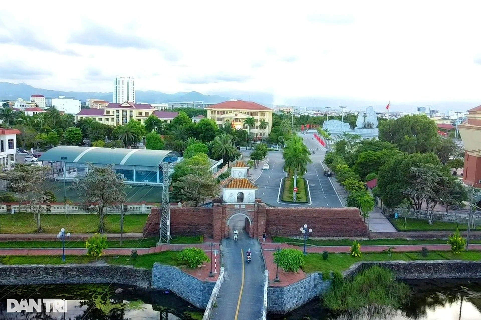 Thành cổ hơn 200 năm tuổi giữa lòng thành phố hoa hồng - 10 Thành cổ hơn 200 năm tuổi giữa lòng thành phố hoa hồng - 10