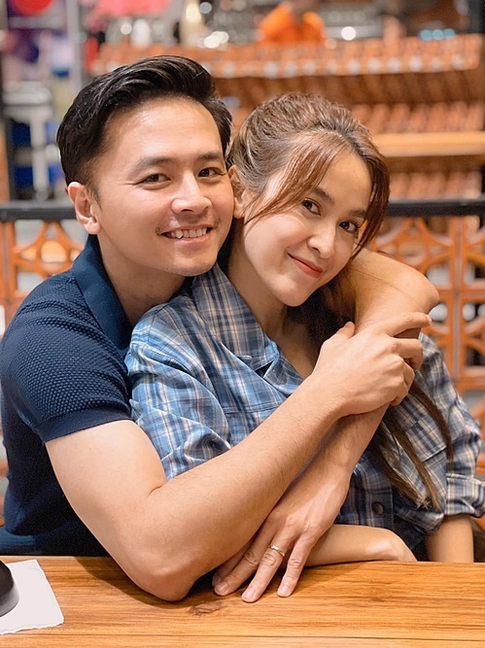 Hương Tràm diện váy rộng giữa nghi vấn đang mang bầu - 4 Hương Tràm diện váy rộng giữa nghi vấn đang mang bầu - 4
