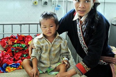 Ong dữ tấn công trường học, một học sinh tử vong