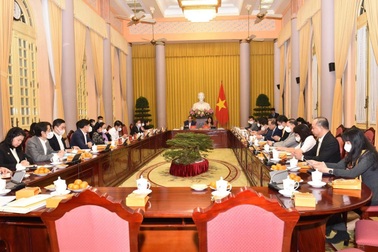 Đem "Mùa xuân cho em" trong những ngày "bão giông" Covid-19