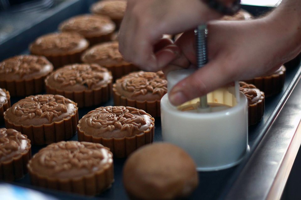 Anh chàng đẹp trai đam mê làm bánh, mỗi tháng bỏ túi 60 triệu đồng - 6 Anh chàng đẹp trai đam mê làm bánh, mỗi tháng bỏ túi 60 triệu đồng - 6