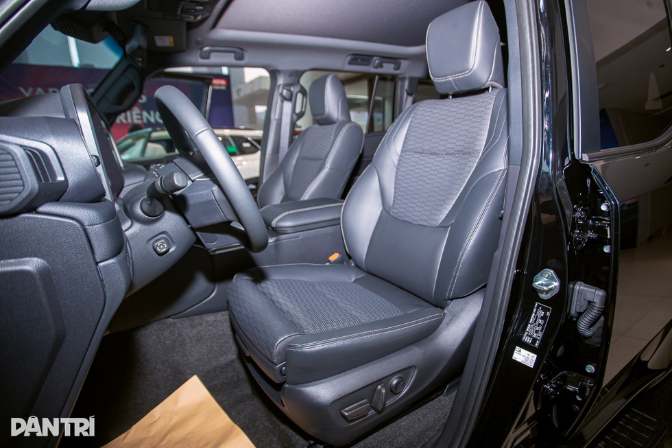 Thay đổi hoàn toàn, Land Cruiser Prado 2024 có gì để chinh phục khách Việt? - 10