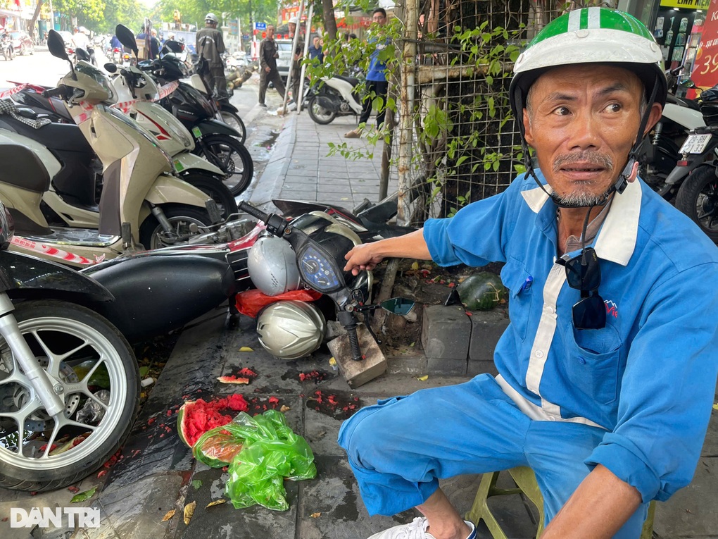 Nạn nhân bị nữ tài xế ô tô tông liên hoàn ở Hà Nội: Tôi bị đâm văng xa 3m - 3 Nạn nhân bị nữ tài xế ô tô tông liên hoàn ở Hà Nội: Tôi bị đâm văng xa 3m - 3