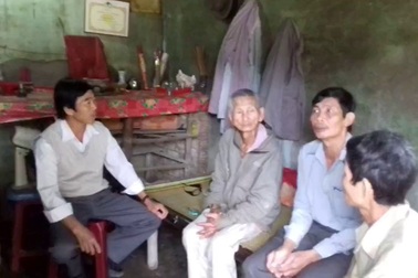 Xót xa cụ ông 102 tuổi nuôi con gái tâm thần