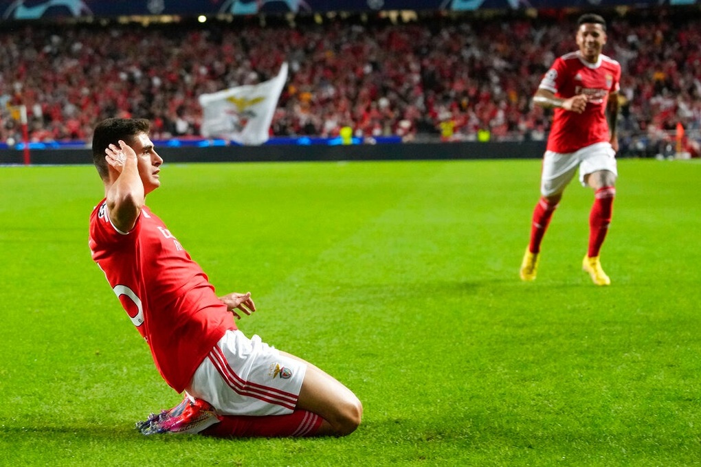 Thua sốc Benfica, Juventus bị loại sớm ở vòng bảng Champions League - 1 Thua sốc Benfica, Juventus bị loại sớm ở vòng bảng Champions League - 1
