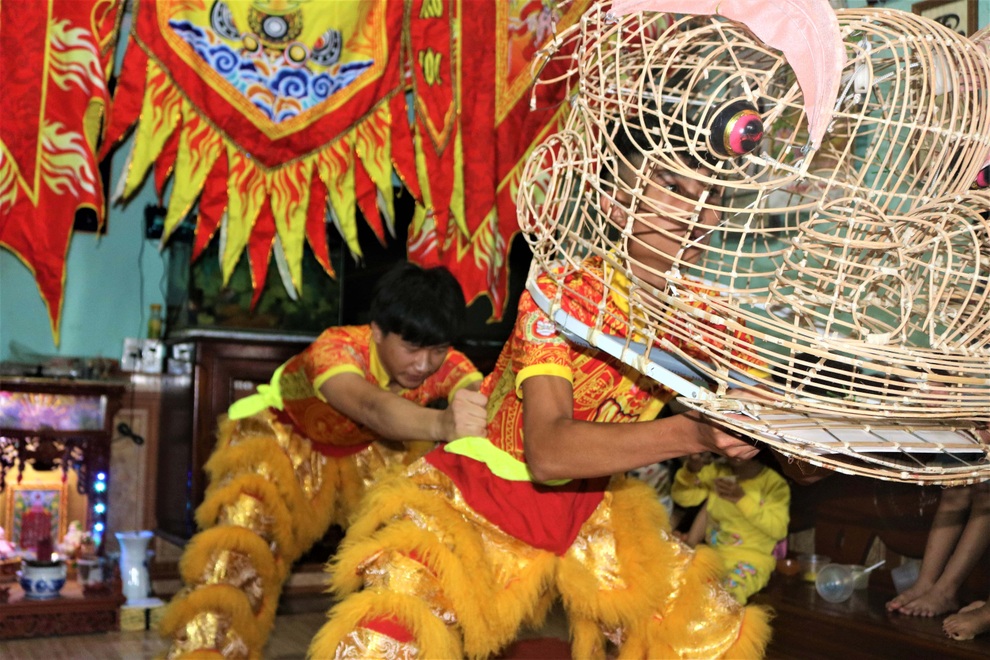 Nghề múa lân sư rồng lao đao trong mùa Tết Trung thu vì dịch covid-19 - 3 Nghề múa lân sư rồng lao đao trong mùa Tết Trung thu vì dịch covid-19 - 3
