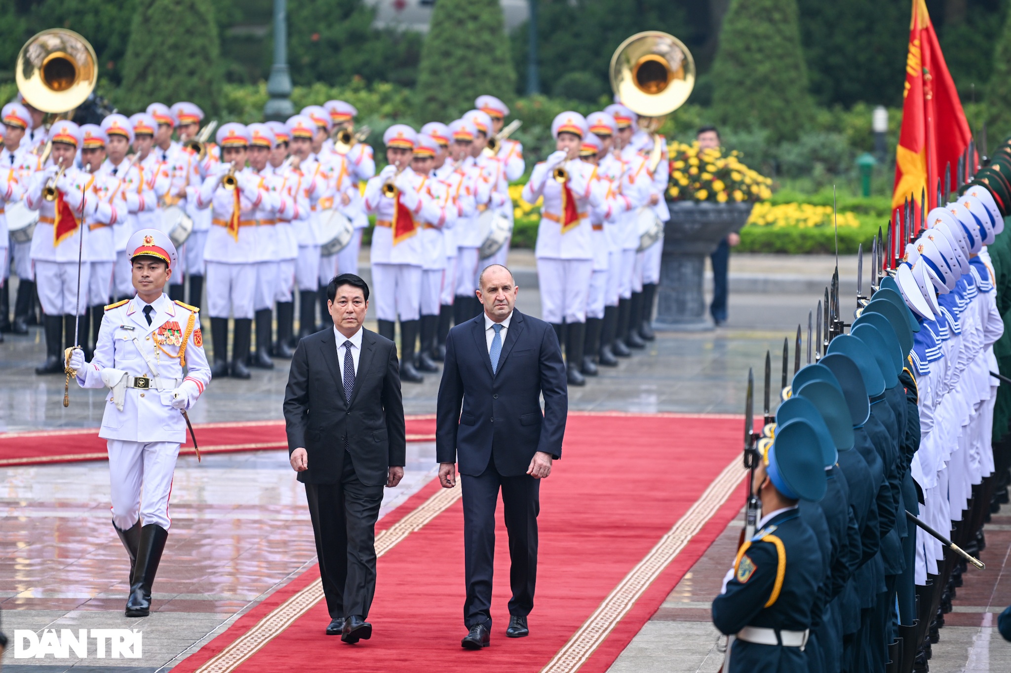 View - Chủ tịch nước Lương Cường chủ trì lễ đón Tổng thống Bulgaria thăm Việt Nam | Báo Dân trí