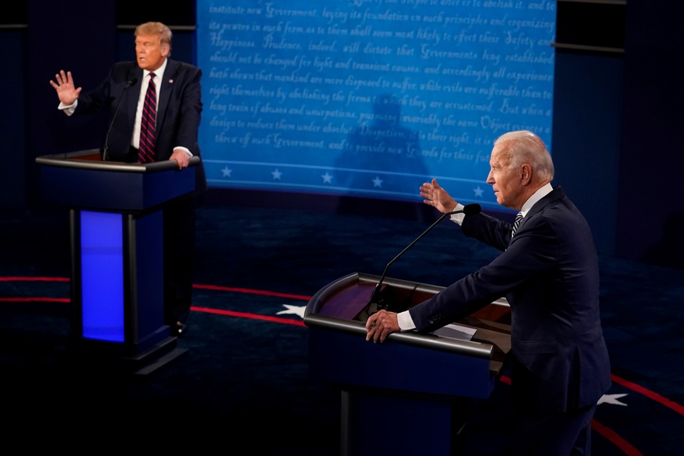 Ông Trump lấn át đối thủ trong cuộc tranh luận “hỗn loạn” - 1 Ông Trump lấn át đối thủ trong cuộc tranh luận “hỗn loạn” - 1