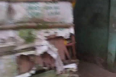 Cám cảnh gia đình nghèo khổ của anh Lý Sa Oanh.