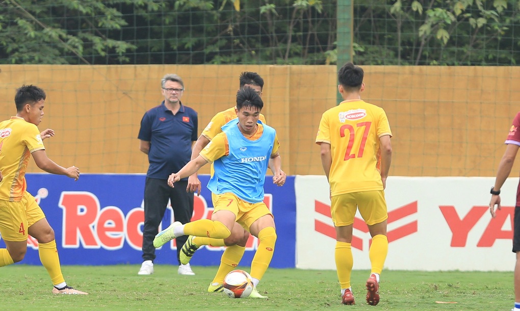 HLV Philippe Troussier sử dụng 3 mũi giáo từ U20 Việt Nam - 2 HLV Philippe Troussier sử dụng 3 mũi giáo từ U20 Việt Nam - 2