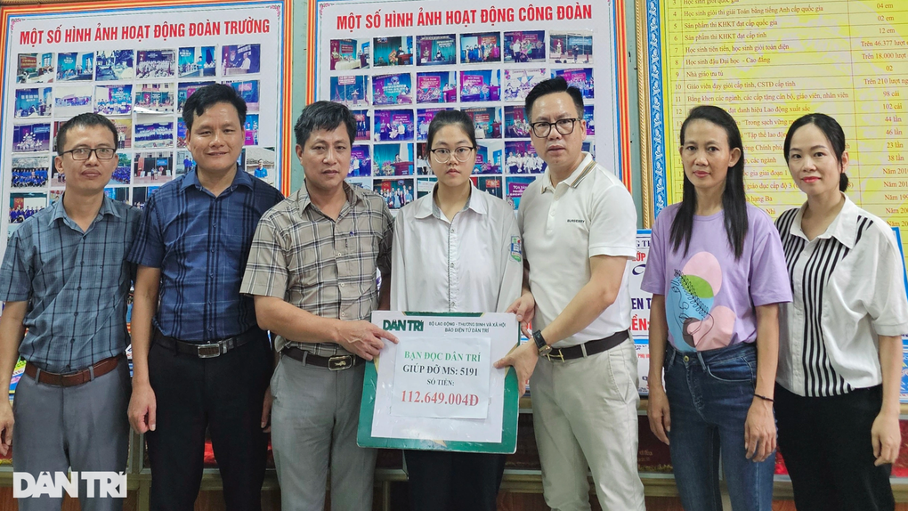 Bạn đọc ủng hộ 2 chị em nữ sinh mồ côi mẹ hơn 400 triệu đồng - 1 Bạn đọc ủng hộ 2 chị em nữ sinh mồ côi mẹ hơn 400 triệu đồng - 1