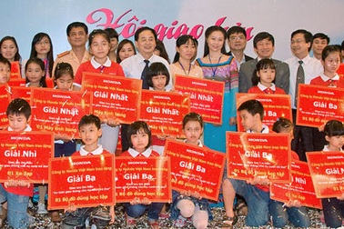 Honda Việt Nam tổ chức giao lưu “An toàn giao thông cho nụ cười trẻ thơ”