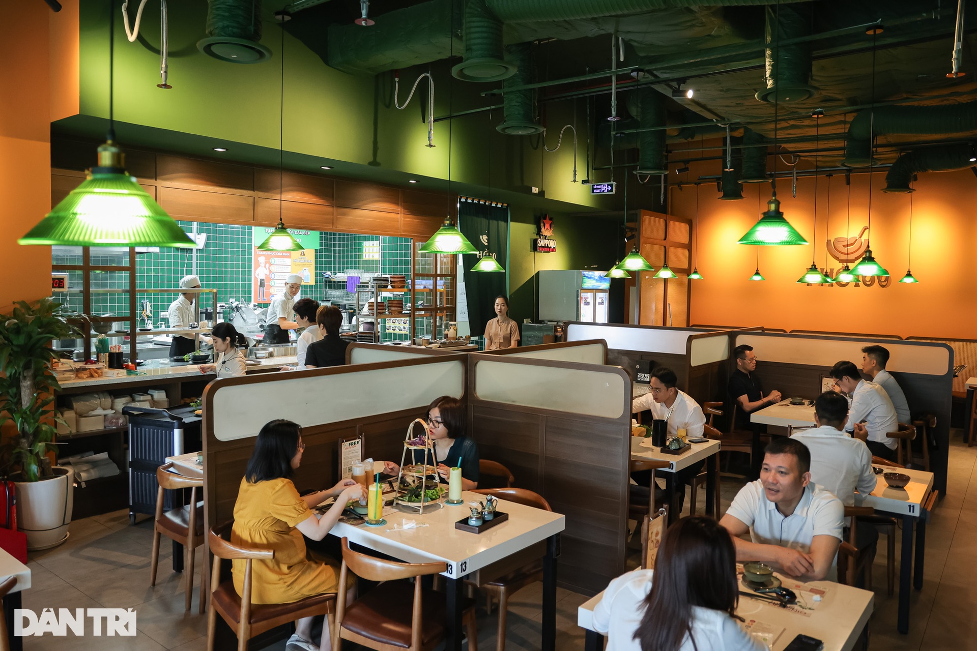 Hà Nội: Khách bất ngờ khi thử nấu lẩu trong chiếc nồi bằng… giấy - 3 Hà Nội: Khách bất ngờ khi thử nấu lẩu trong chiếc nồi bằng… giấy - 3