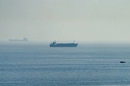 Iran bác tin nhượng bộ về eo biển Hormuz