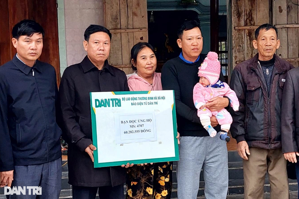 Cháu bé khát sữa được bạn đọc ủng hộ hơn 250 triệu đồng - 3 Cháu bé khát sữa được bạn đọc ủng hộ hơn 250 triệu đồng - 3