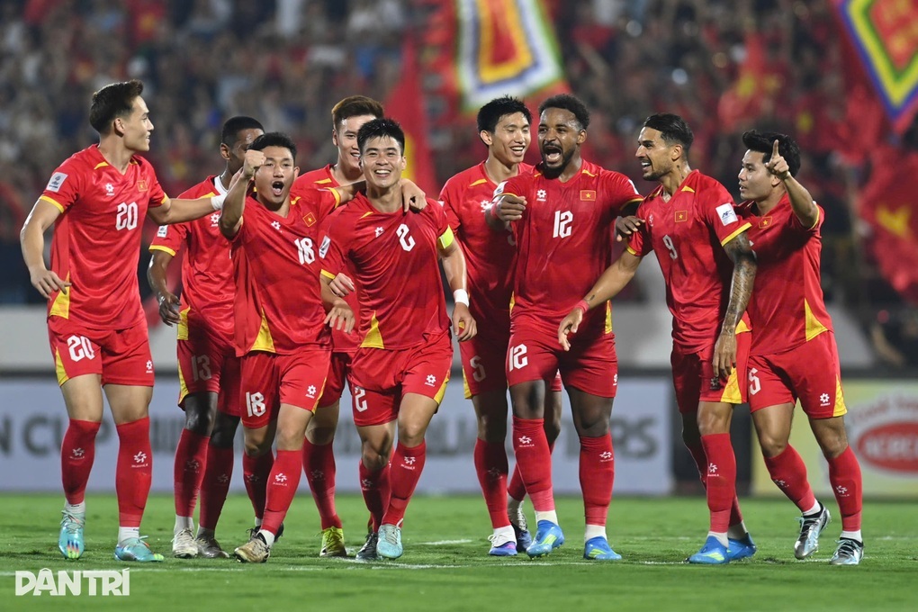 Báo Trung Quốc ca ngợi thành tích hoàn hảo của đội tuyển Việt Nam - 1