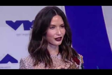 Olivia Munn rạng rỡ dự sự kiện