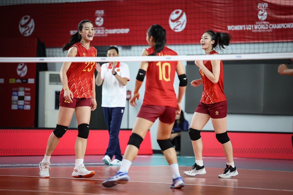 Đội tuyển bóng chuyền nữ U21 Việt Nam xếp hạng 19 tại giải thế giới - 1 Đội tuyển bóng chuyền nữ U21 Việt Nam xếp hạng 19 tại giải thế giới - 1