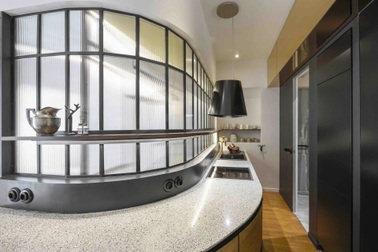 Phong cách nội thất Retro đầy ấm cúng của căn hộ nhỏ giữa lòng Hy Lạp