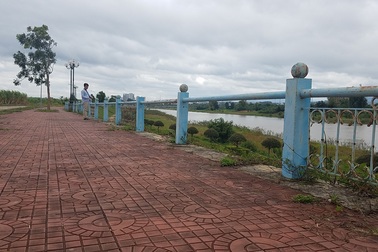 Phá công trình tiền tỉ để lấy sắt… bán phế liệu (!?)