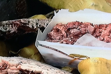 Phát hiện gần 3 tấn giò chả chứa chất phụ gia độc hại